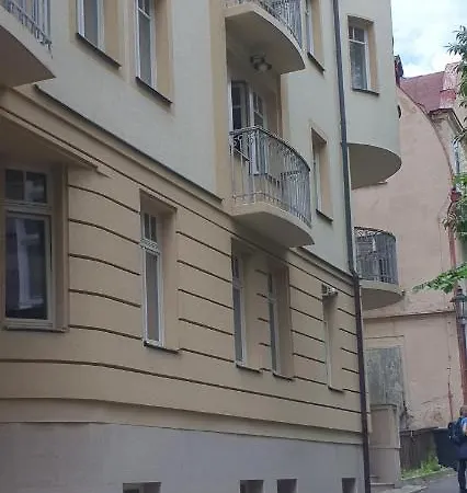 Apartman 46M2 S Balkonem V Lazenskem Centru Karlovy Vary Exterior photo