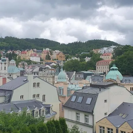 Apartman 46M2 S Balkonem V Lazenskem Centru Karlovy Vary Exterior photo